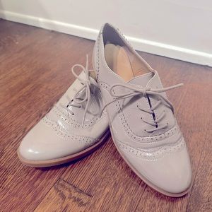 Patent wingtip suiting shoes